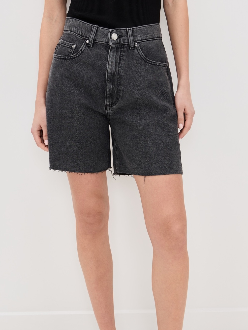 DL1961 Taylor Ultra High Rise Denim Short in black sz 31